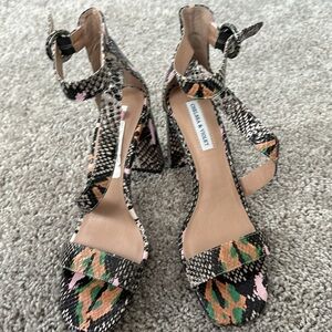 ⭐️Never Worn⭐️Chelsea and Violet summer sandal snakeskin and multicolored.